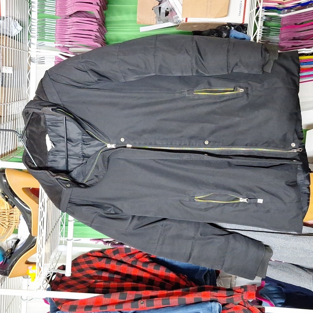 BLACK WINTER COAT SIZE MEDIUM